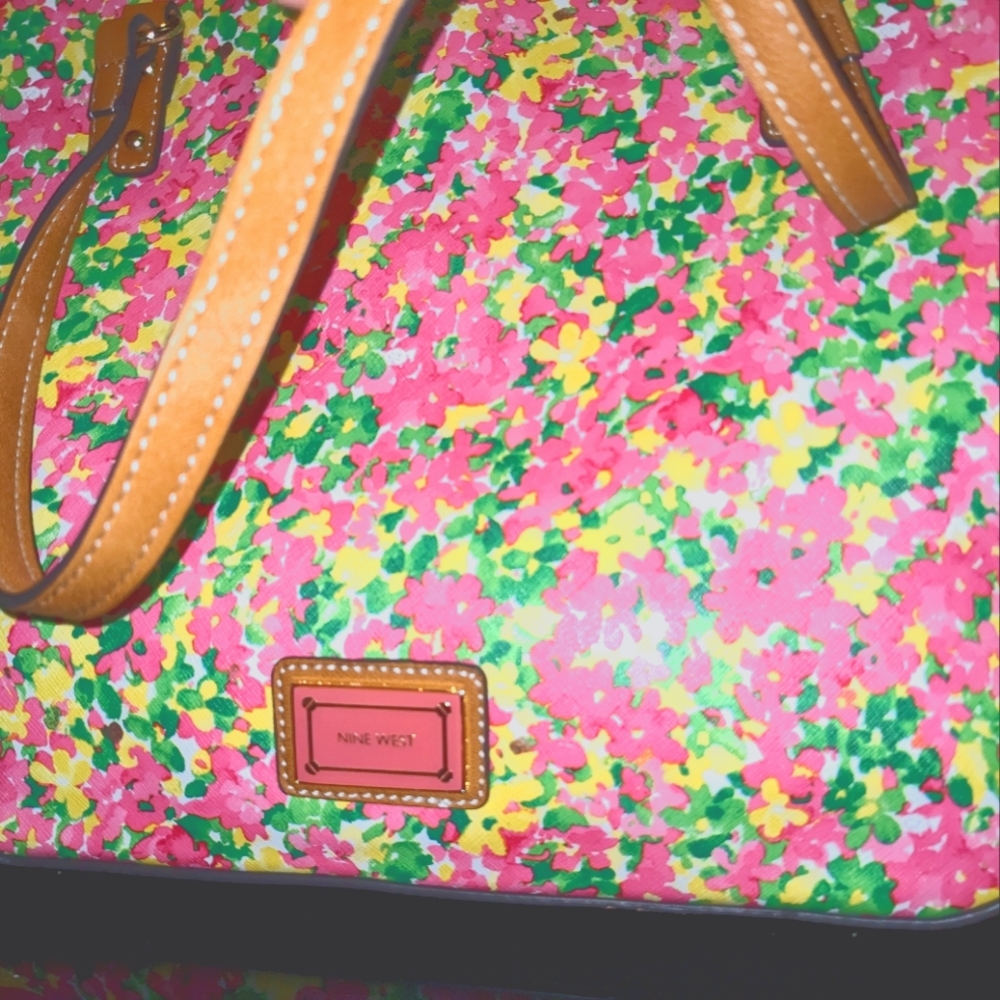 Large should bag. Nine west very good condition. Offers welcome!
